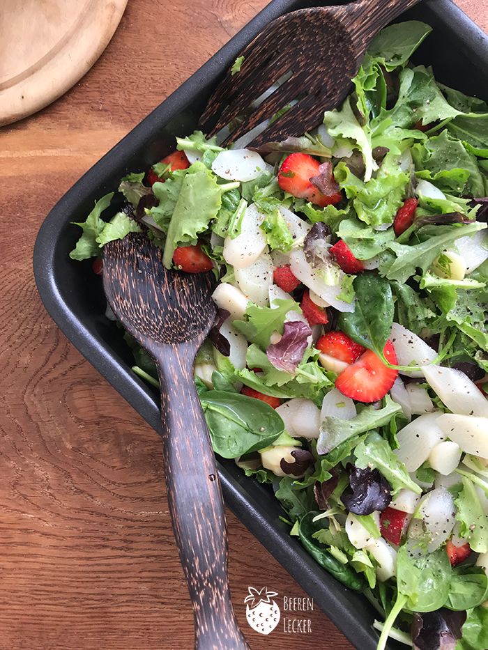 Veganer Erdbeer Spargel Salat